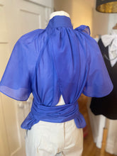 Load image into Gallery viewer, Blouse carrément

