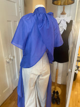 Load image into Gallery viewer, Blouse carrément
